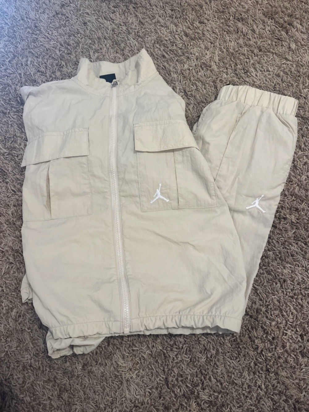 Jordan girls Cream Cargo Vest & Elastic Waist Joggers Set size large